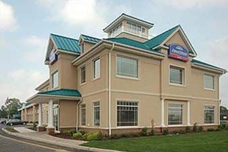 Howard Johnson By Wyndham Toms River Exterior photo